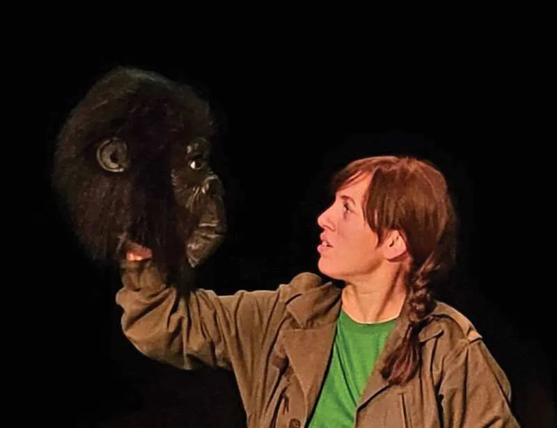 Audrey Boudon et un masque de gorille